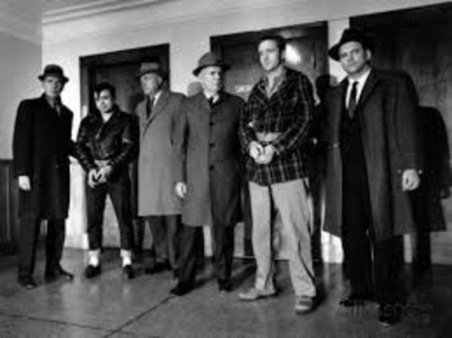 Las Vegas police arrest Hickock and Smith on a Kansas warrant of passing bad checks.