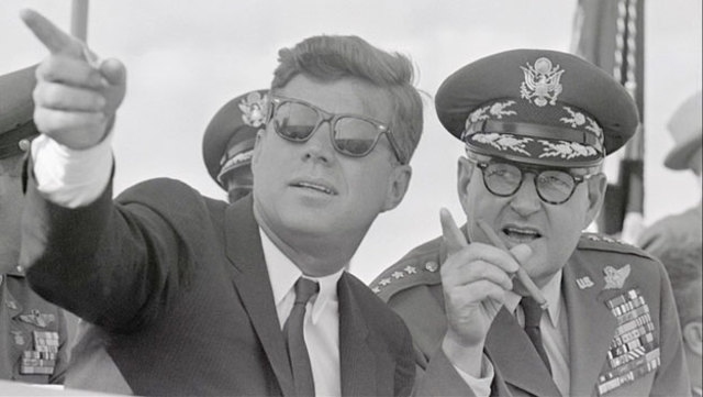 Kennedy meets with General of Air Command