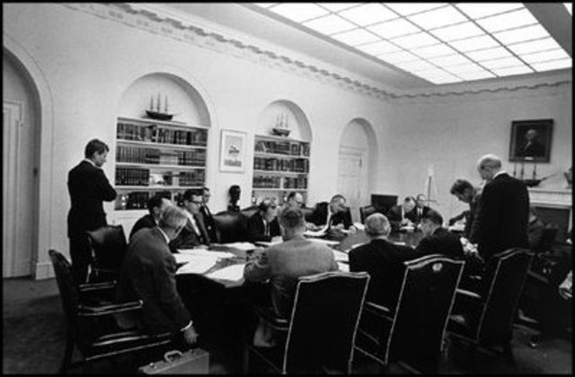 Kennedy briefs his cabinet
