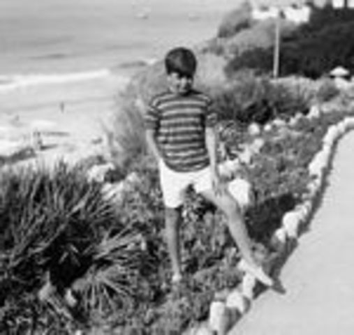 Frequentou o Liceu Alexandre Herculano, no Porto