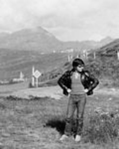 Frequentou e licenciou-se em Filologia românica, na Universidade do Porto