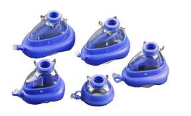 Poulton crea la mascarilla para administración de oxígeno.