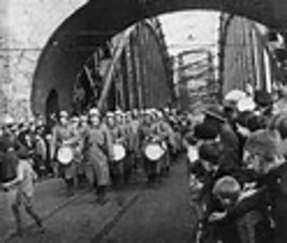 Hitler sends troops to Rhineland