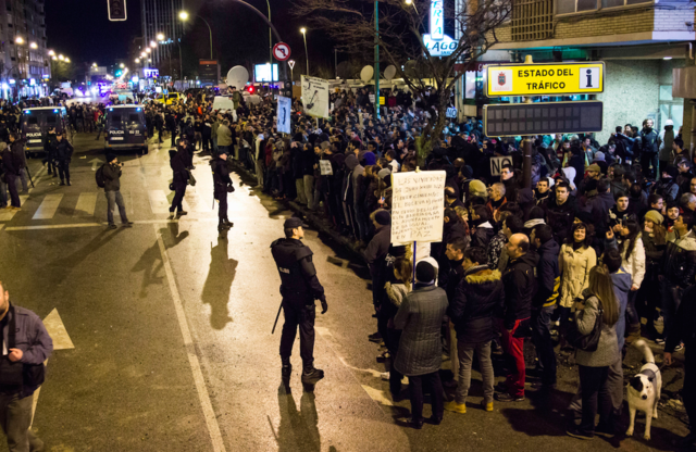 Concentración y primeras detenciones