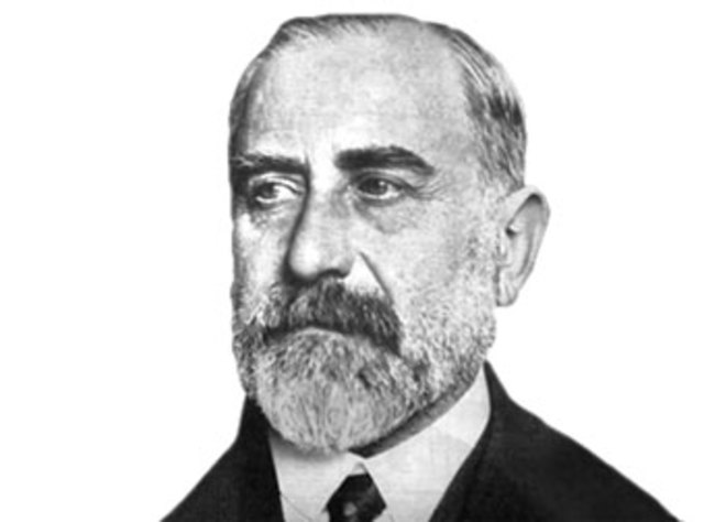 Torre e Hipólito Yrigoyen