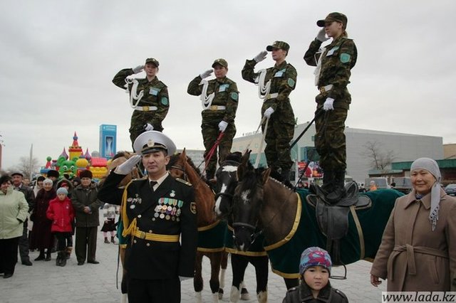 военный парад в честь Конституции РК
