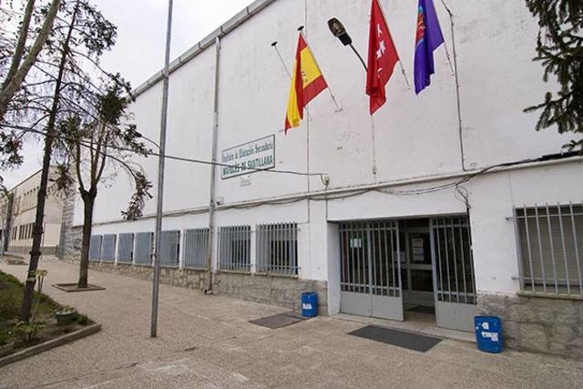 Entro en el instituto.