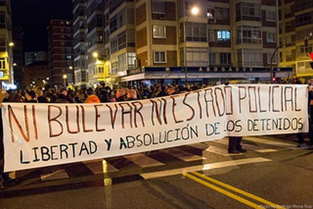 Petición de dimisión y continuación de las protestas