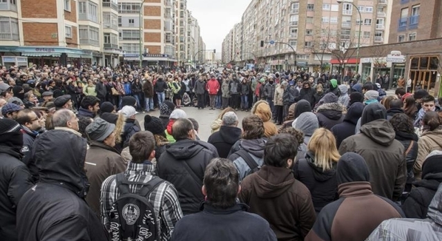 Continúan las manifestaciones a pesar de la paralización.