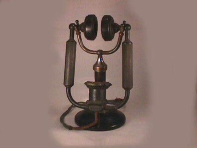 The MagnavoxAnti-Noise Desk Set