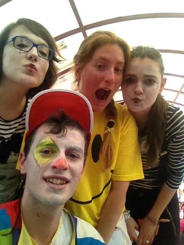 Voluntaria en la Verbena solidaria Claret