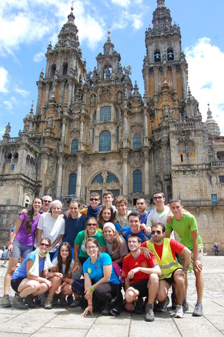 Un camino de Santiago teñido de negro.