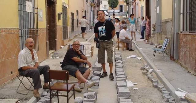 Sentada para impedir avance de las máquinas