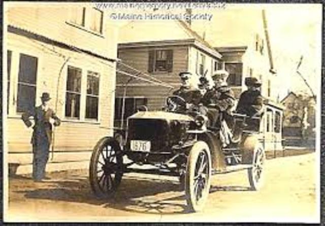 El primer teléfono instalado en un automóvil