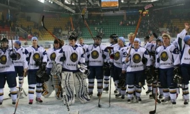 Сборная Казахстана по хоккею вышла в полуфинал