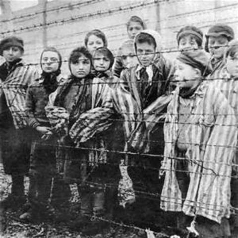 Nazis begin roundung up Jews for labor camps