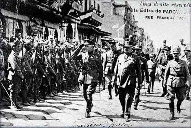 Ο ελληνικός στρατός αποβιβάζεται στη Σμύρνη