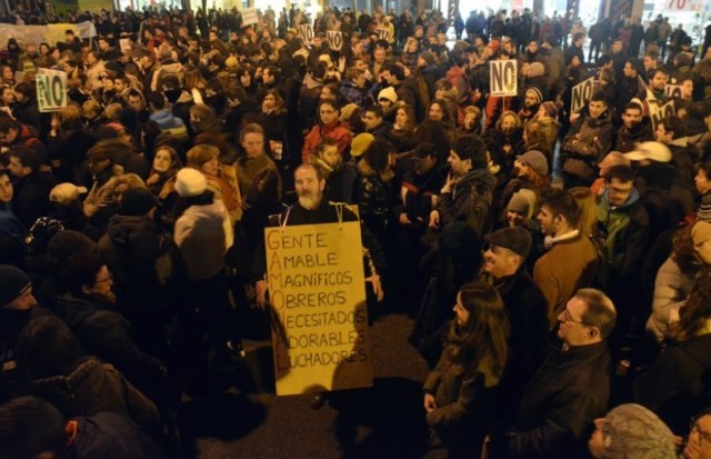 Sentada contra el avance de las máquinas.