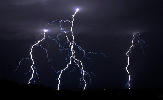 ELECTRICIDAD EN LA NATURALEZA