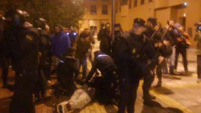 Cargas policiales contra los distrubios