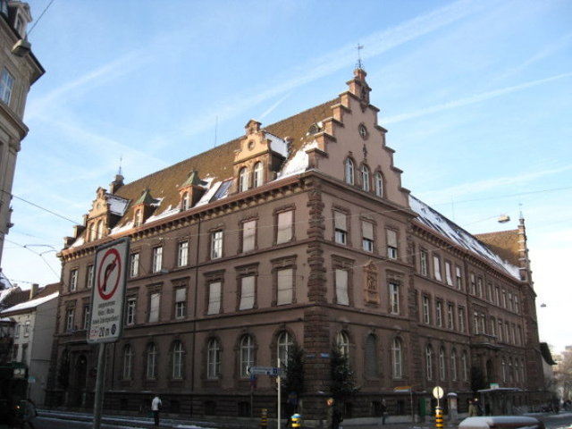 Euler se licencia en la Universidad de Basilea