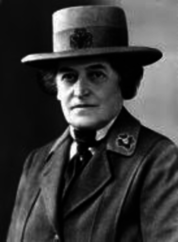Juliette Grodon Low joined the gril scouts.