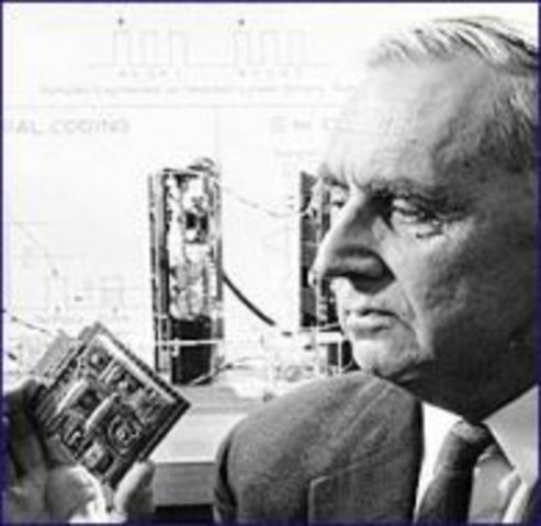 Alec Reevs. Desarrolla la Modulación por Pulsos Codificados o PCM.