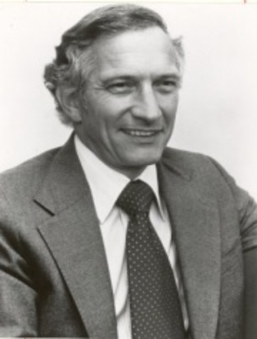 Robert N. Noyce y Jack S. Kilby comenzaron a trabajar en los primeros circuitos integrados.