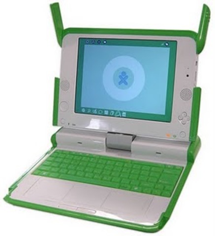 Se presenta el prototipo funcional de las laptop X0 correspondientes al proyecto OLPC (One Laptop Per Child).