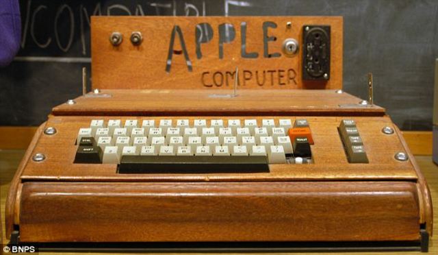 The Early Apple 1