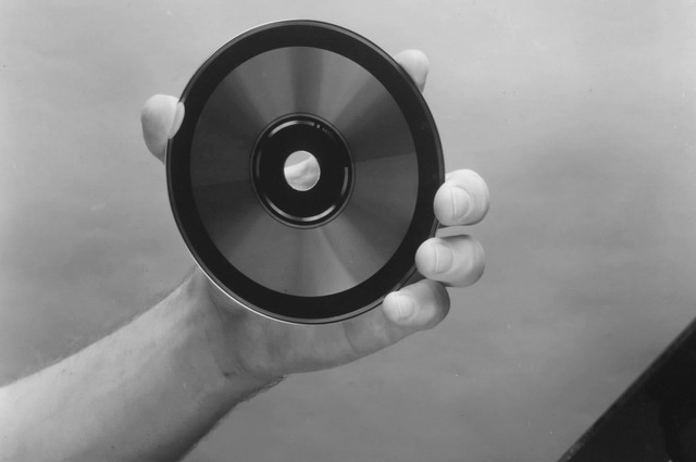 NACE EL PRIMER SISTEMA DE CD