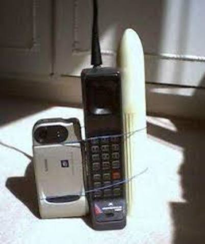 PRIMER TELEFONO CELULAR