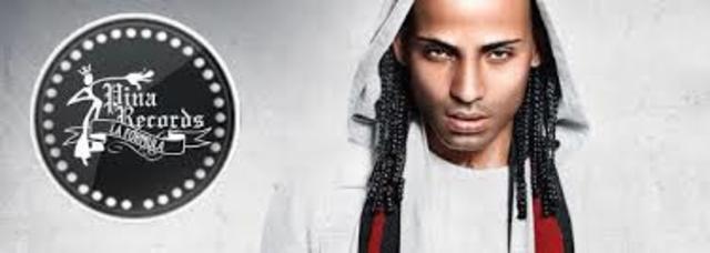 FIRMA CON PINA RECORDDS