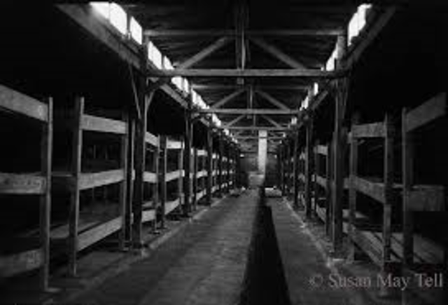 elie find idek in the barracks