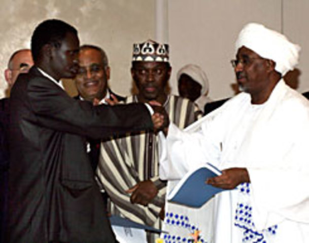Sudanese governement and one part of SLA sign peace agreement
