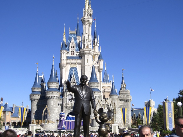 Parque Temático Magic Kingdom abrio sus puertas
