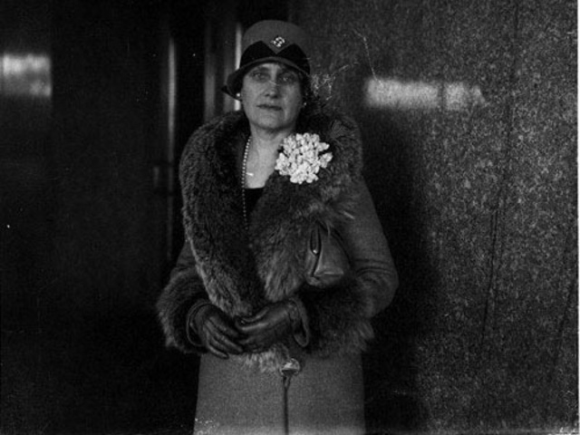 Nellie goes into the U.S Mint