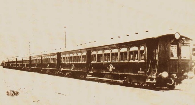 Creación del motor a vapor e invención de la locomotora