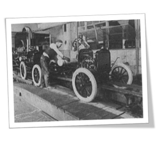 LINEA DE ENSAMBLAJE POR HENRY FORD