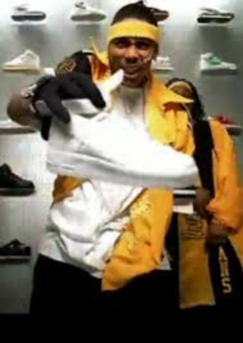 Nelly a snog about air forces ones