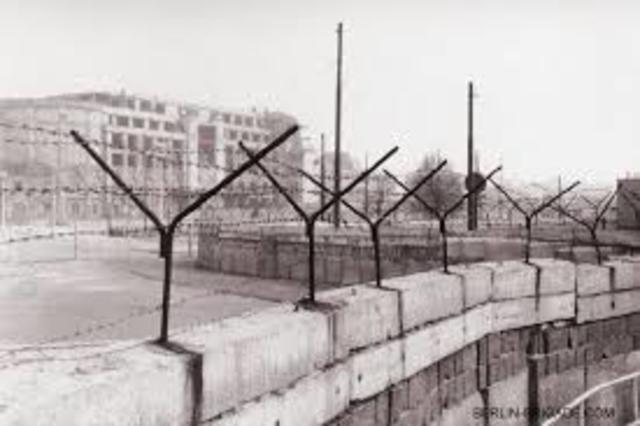 Berlin Wall Goes Up