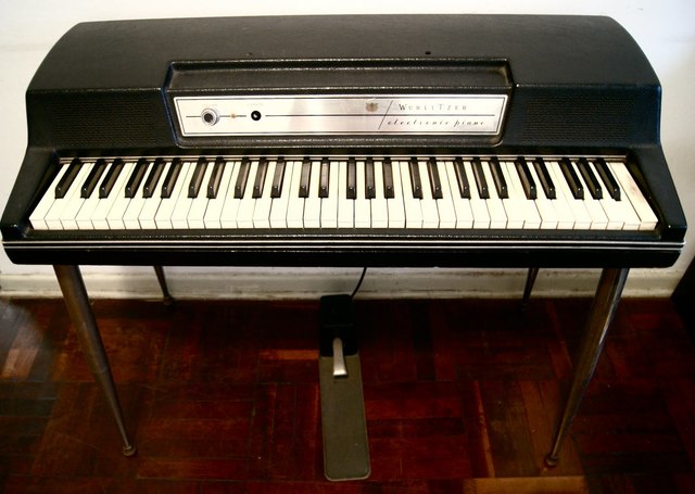 Invention of the electric keyboard