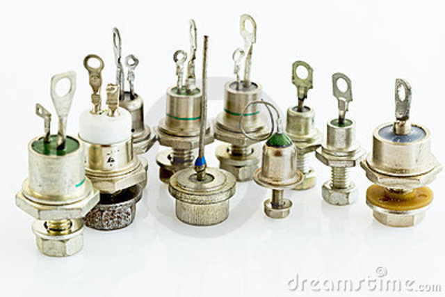 DESCUBRIMIENTO DEL TIRISTOR