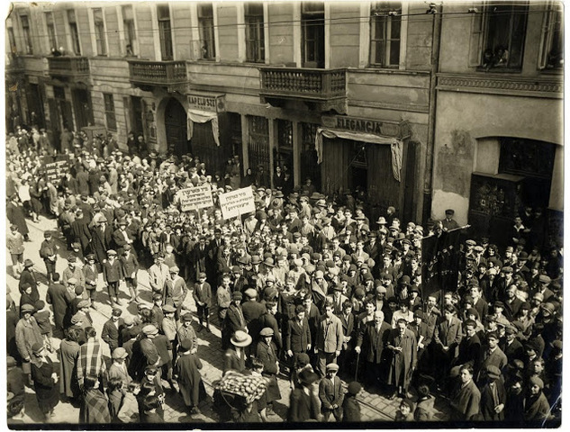 Varsóvia é capitulada pelos polónes