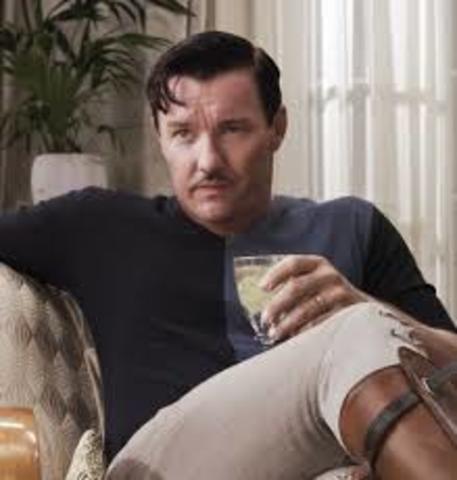 Tom goes to Gatsby's house for the first time