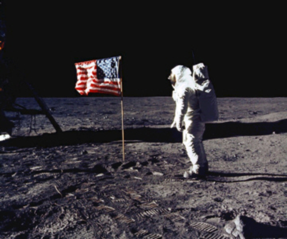 EL HOMBRE LLEGA A LA LUNA