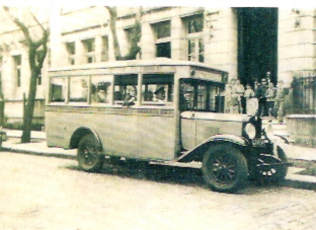 Otro bus que lleva alumnosa la escuela