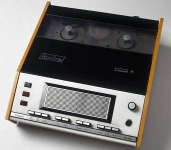 1991 Se inventó lacontestadora digital de teléfono