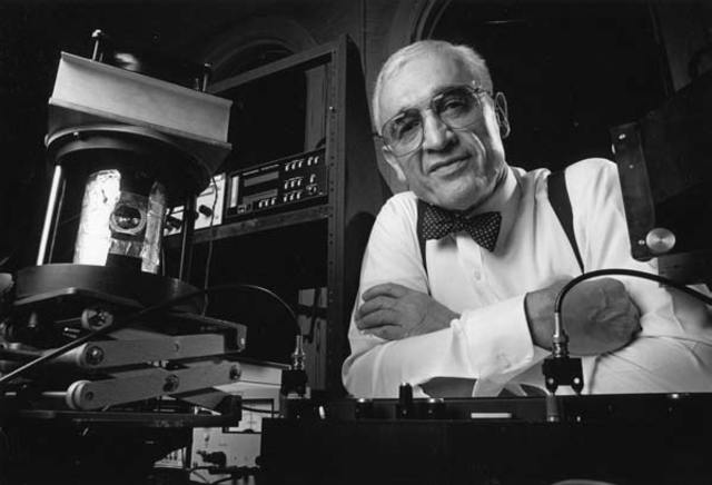 1961 1er. Diodo emisor de luz (Nick Holonyak Jr.).