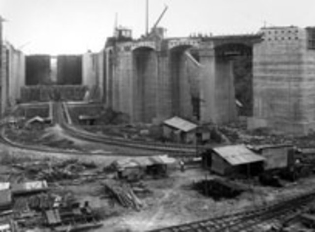 Construction on the Gatún Locks Starts